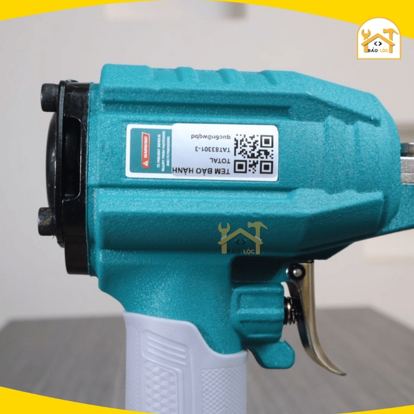 Dụng cụ bắn đinh thẳng dùng hơi TOTAL TAT83301-3 (dành cho bắn gỗ) - Hàng chính hãng.