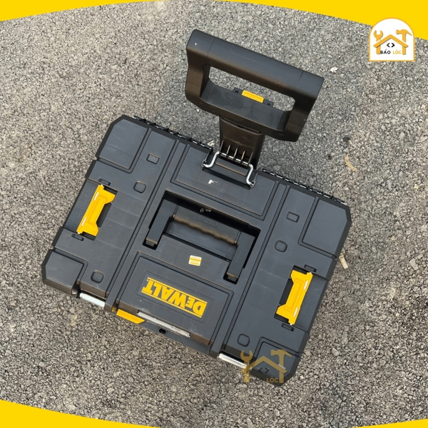 Thùng đựng đồ nghề DEWALT TSTAK DWST83347-1 Nhựa ABS cao cấp chống nước có xe kéo - Hàng chính hãng.