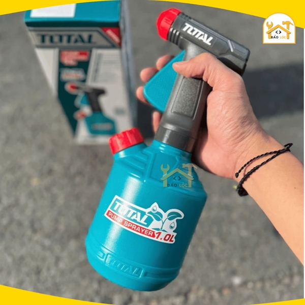 Bình xịt 1L có chỉ báo mức nước, vòi phun điều chỉnh với tia thẳng và phun sương TOTAL THSPP30102 - Hàng chính hãng.