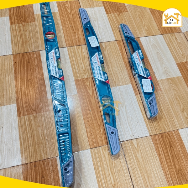 Thước thuỷ hình cung 40cm,60cm,80cm Total TMT221406/TMT221606/TMT221806 - Hàng chính hãng.