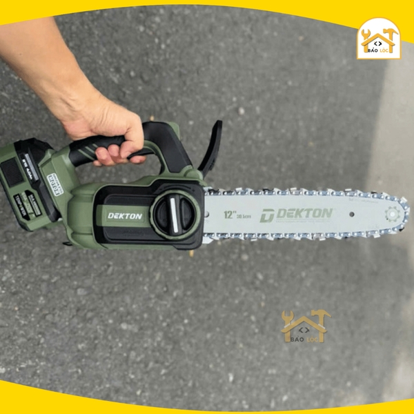 Máy cưa xích dùng pin 21V Dekton M21-CX12XPRO (Chưa pin & sạc), Lam Xích Phổ Thông, Tốc Độ Cắt 10m/s - Hàng chính hãng