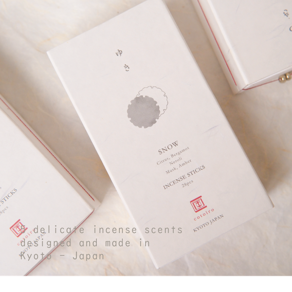 Nhang thơm tinh dầu cao cấp Cotoiro - hộp sang trọng, kèm chân đế incense