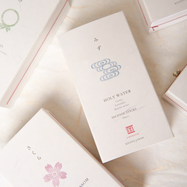 Nhang thơm tinh dầu cao cấp Cotoiro - hộp sang trọng, kèm chân đế incense