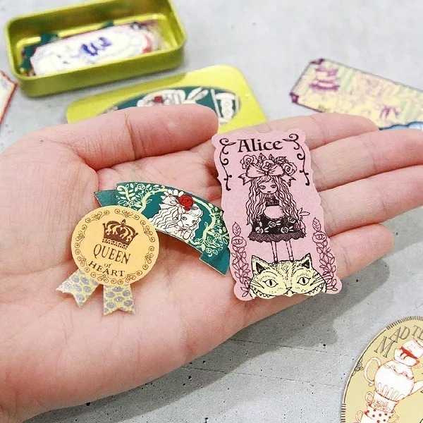 Các mẫu sticker flake có nhũ kèm hộp thiếc 