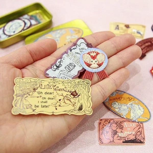 Các mẫu sticker flake có nhũ kèm hộp thiếc 