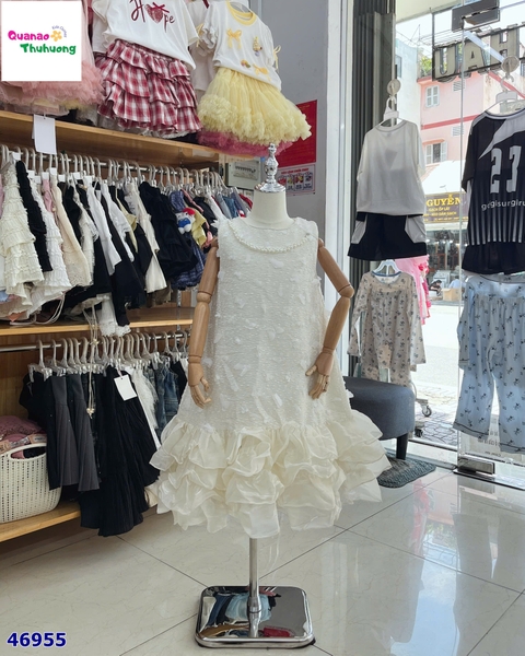 Đầm tiệc kem thêu hoa bướm