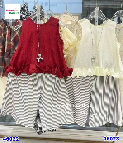 Set bộ áo kem, quần kẻ xám