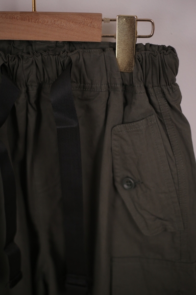 Quần short xanh rêu 1975