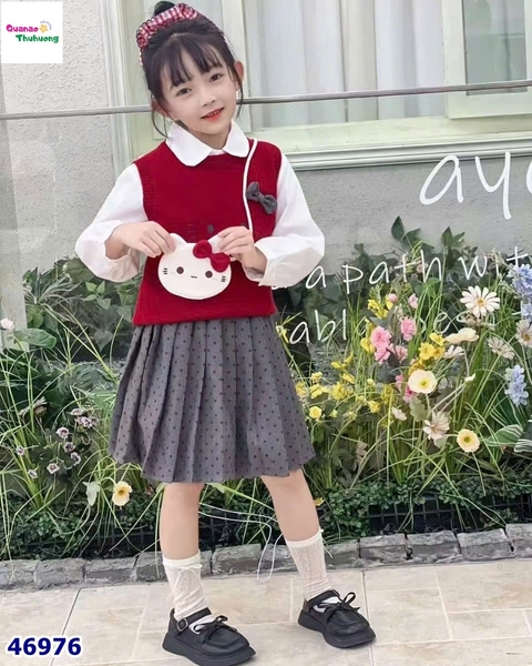 Set 3: sơ mi, chân váy xám, gile đỏ Kitty (tặng túi đeo)