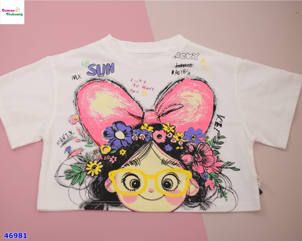 Áo croptop trắng cô gái