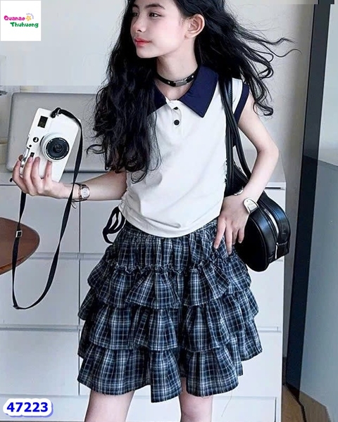 Set ChoHee polo trắng, chân váy caro xanh