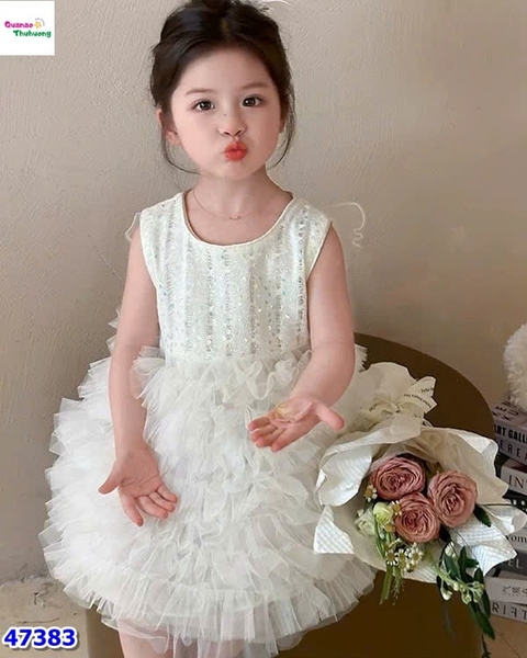 Đầm tiệc kem đính cườm, cánh bướm