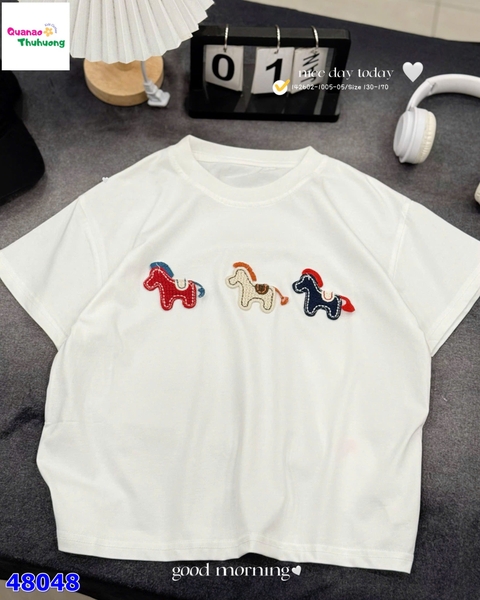 Áo trắng thêu 3 con ngựa