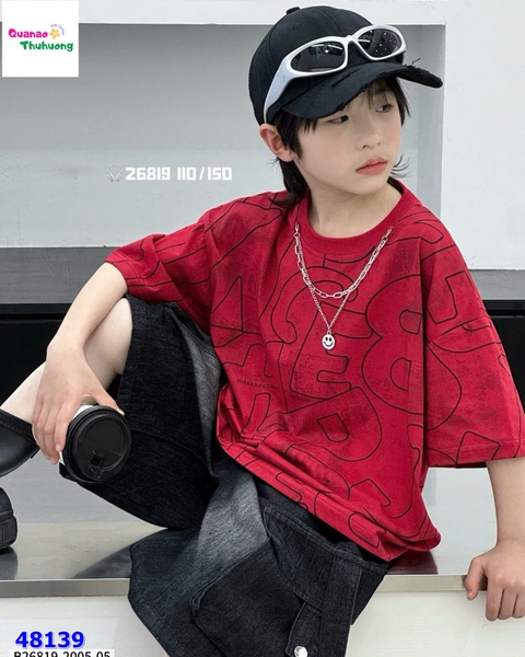 Set áo đỏ chữ cái, quần jean đen