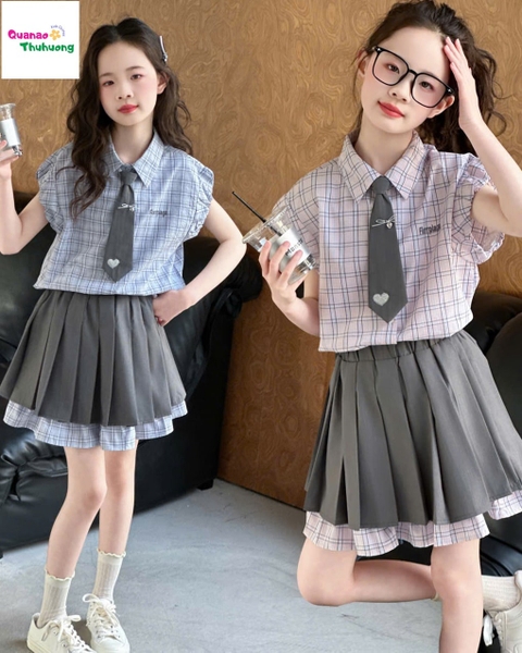 Set áo caro hồng, váy xếp ly