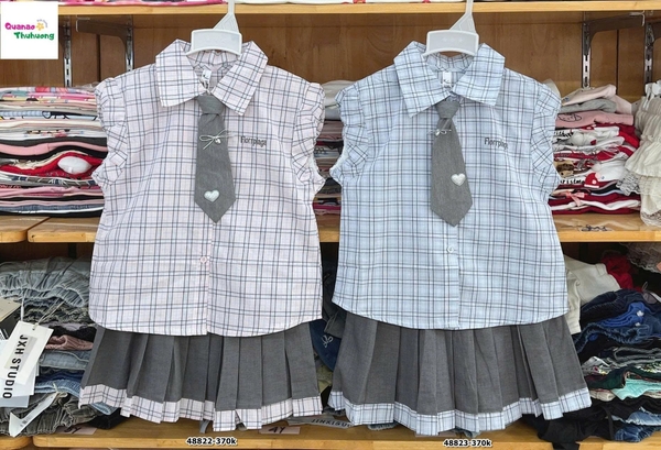 Set áo caro hồng, váy xếp ly