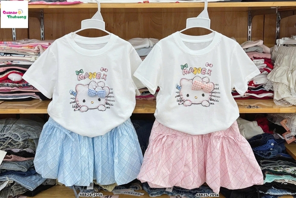 Set áo trắng Kitty, váy caro xanh