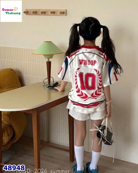 Áo thể thao trắng viền đỏ 10