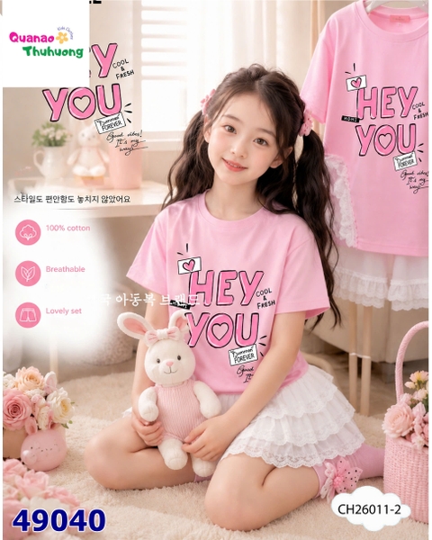 Set ChoHee áo hồng Hey You, chân váy tầng trắng