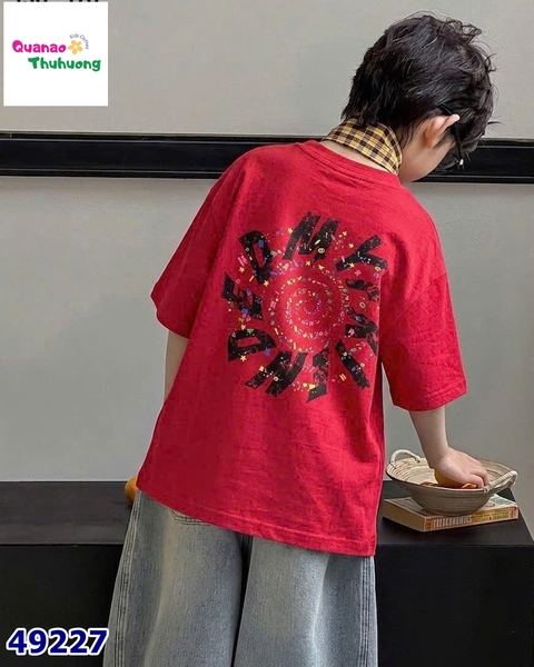 Áo thun đỏ họa tiết mặt trời