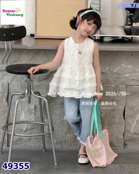 Set áo kem viền tầng, quần jean viền trắng