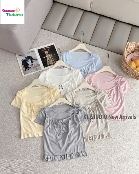 Áo thun trắng chấm bi
