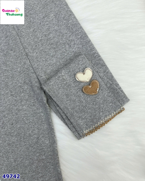 Legging xám nhạt thêu trái tim