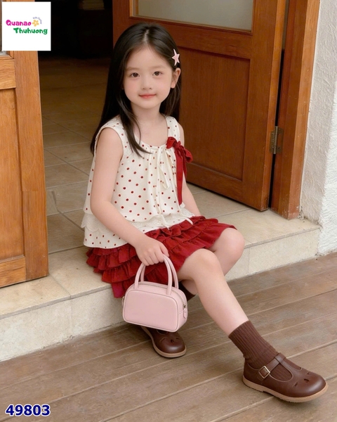 Set áo chấm bi đỏ, chân váy tầng