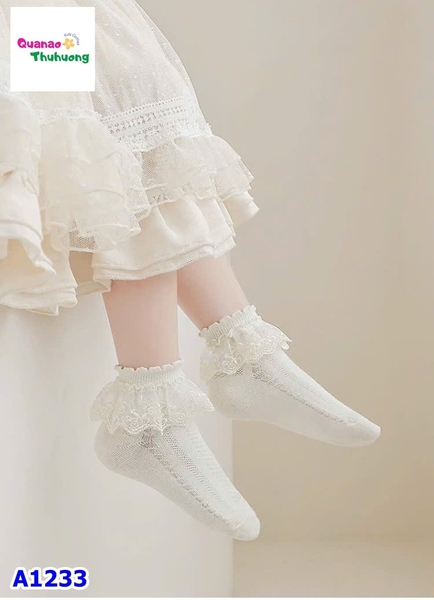 Vớ trắng viền ren