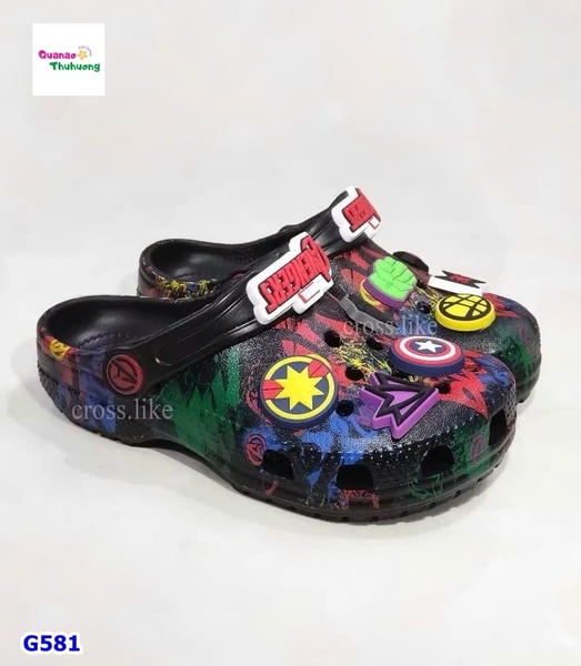 Giày Crocs đen Avengers