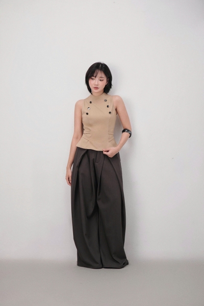 Seleen, Áo cổ cao yếm không tay form ôm chi tiết nút, WT0212