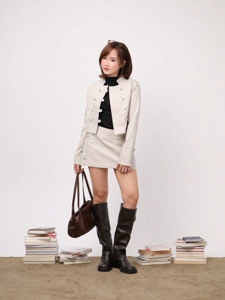 Low-Rise Mini Skirt with Built-In Shorts, image 3