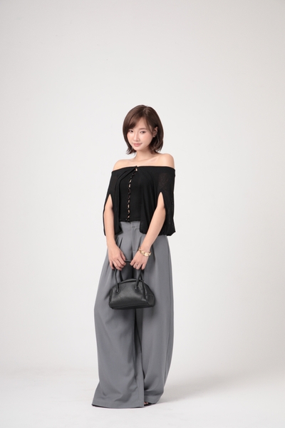 Seleen, Áo trễ vai form ôm chi tiết choàng cài nút giữa, WT0271