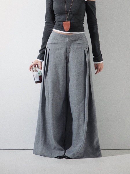 Low-Rise Pleated Wide-Leg Flared Trousers