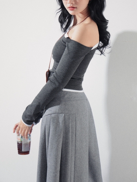 Low-Rise Pleated Wide-Leg Flared Trousers, image 6