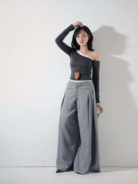 Low-Rise Pleated Wide-Leg Flared Trousers, image 3