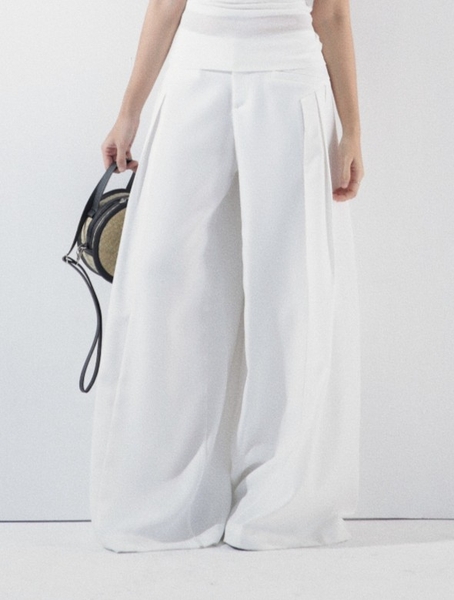 Low-Rise Pleated Wide-Leg Flared Trousers, image 12