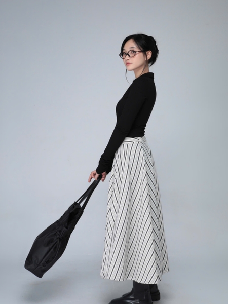 Ribbed Collared Top with Centre Clasp, image 3