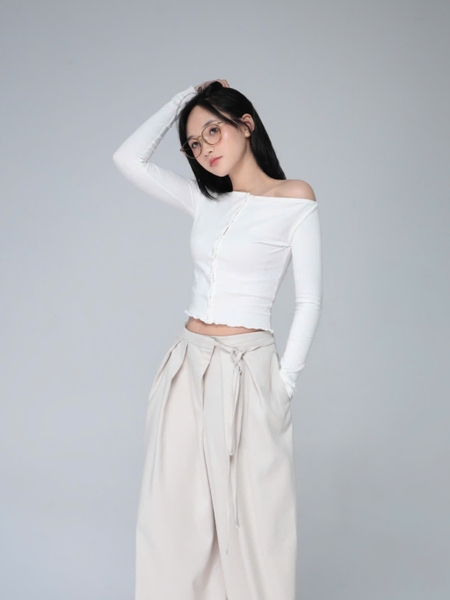 Fitted Off-the-Shoulder Buttoned Top, image 4