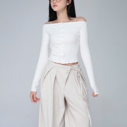 Fitted Off-the-Shoulder Buttoned Top, image 7