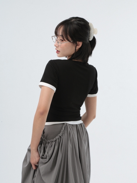 Seleen, Áo thun form ôm co dãn 4 chiều giả layer 2 lớp chi tiết cài nút, WT0220