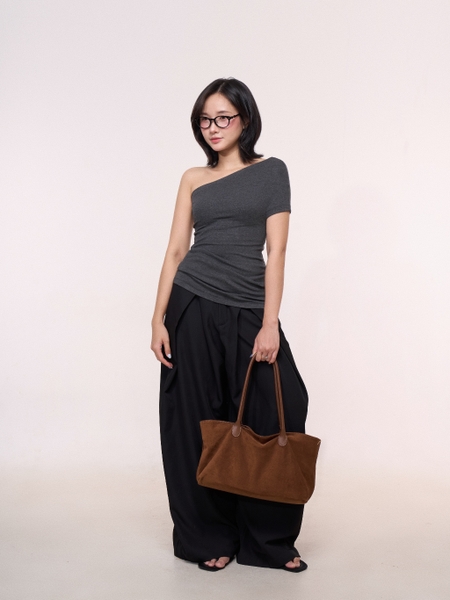 Seleen, Áo thun co dãn ôm body chi tiết vai chéo trễ bất đối xứng, WT0248