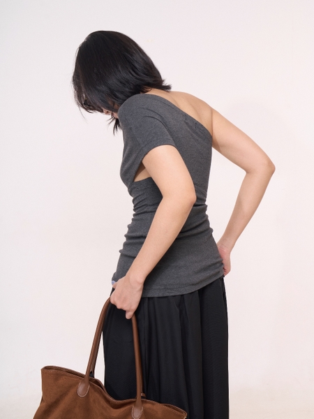 Seleen, Áo thun co dãn ôm body chi tiết vai chéo trễ bất đối xứng, WT0248