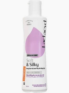 Dung Dịch Vệ Sinh Phụ Nữ Lactacyd Soft & Silky Dưỡng Ẩm Tím 150ml