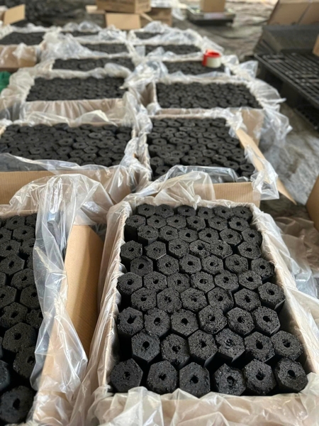 Sản phẩm đầu ra từ dây chuyền sinh khối gồm than sạch than gáo dừa viên nén và vật liệu tái chế