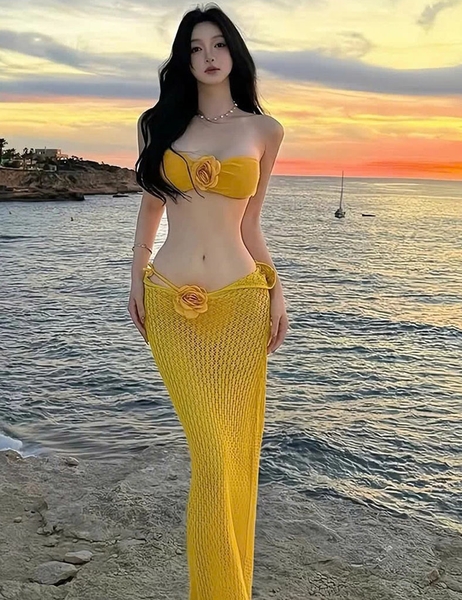 Bikini 3 mảnh vàng đính hoa