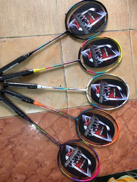 VỢT CẦU LÔNG CÓ LƯỚI LINING