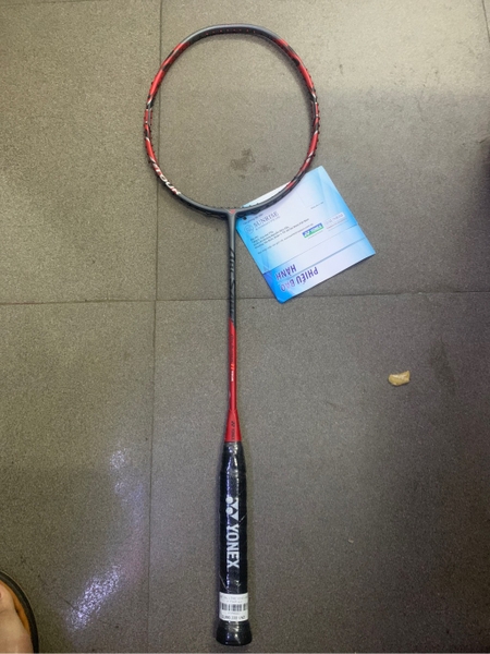 VỢT CẦU LÔNG YONEX ARC 11 TOUR