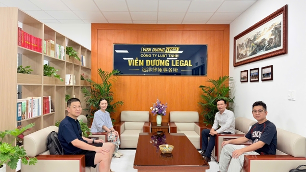 Đón tiếp luật sư Tần Phương Quân và ông Dương Lỗi