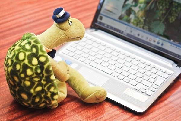 Laptop chạy chậm? Đừng vội mua máy mới